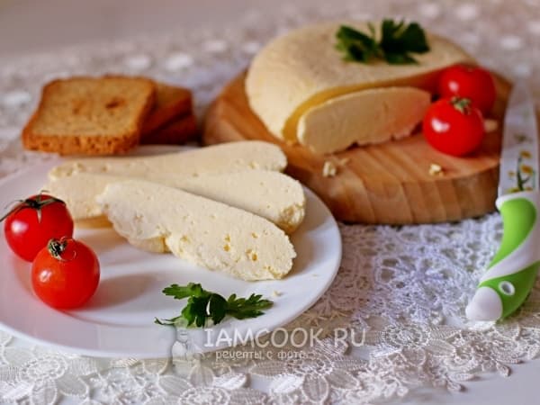 Домашний сыр из молока и сметаны (с яйцами)