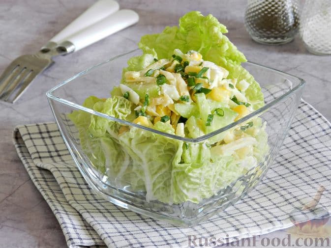 Салат с кукурузой, огурцами и яйцами